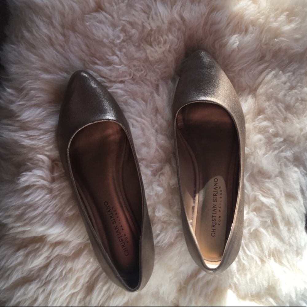 women’s gold pointed flats